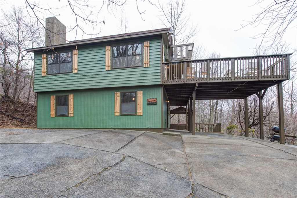 Rocky Top Lodge 6 Bedrooms Pool Access Hot Tub Mountain View Sleeps 14 - image 6