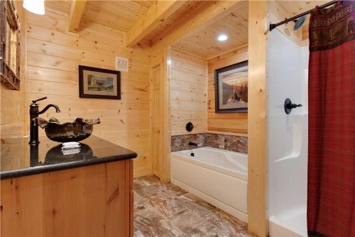 Simply Unforgettable 1 Bedroom Pool Table Arcade Hot Tub Sleeps 6 - image 6