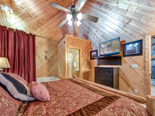 Irish Blessings 1 Bedroom Sleeps 6 Hot Tub Jacuzzi Wood Fireplace - image 7