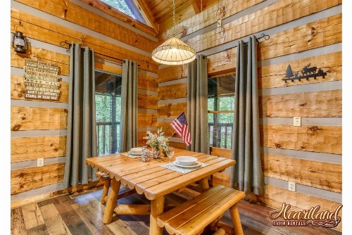 Cozy Mountain Hideaway - image 14