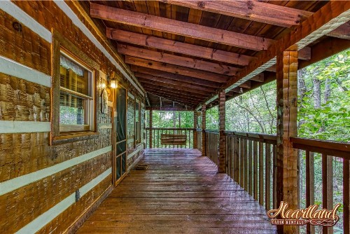Cozy Mountain Hideaway - image 8