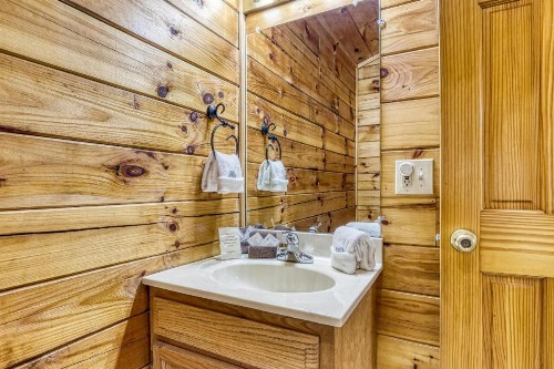 Romantic Retreat - image 12
