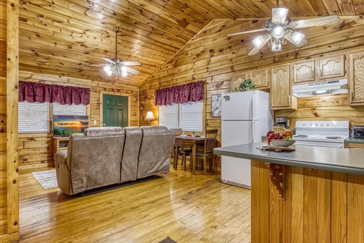 Romantic Retreat - image 4