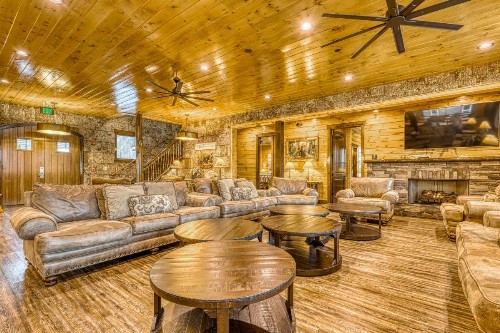The Grand Orchard Lodge - image 6
