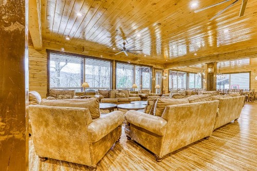 The Grand Orchard Lodge - image 7