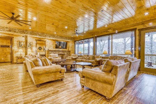 The Grand Orchard Lodge - image 8
