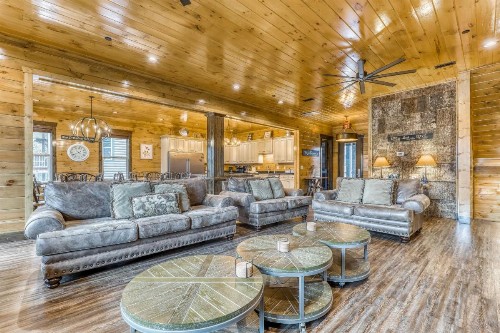 The Great Dogwood Manor - image 5