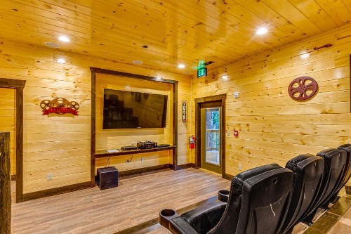 The Majestic Pine Retreat - image 8