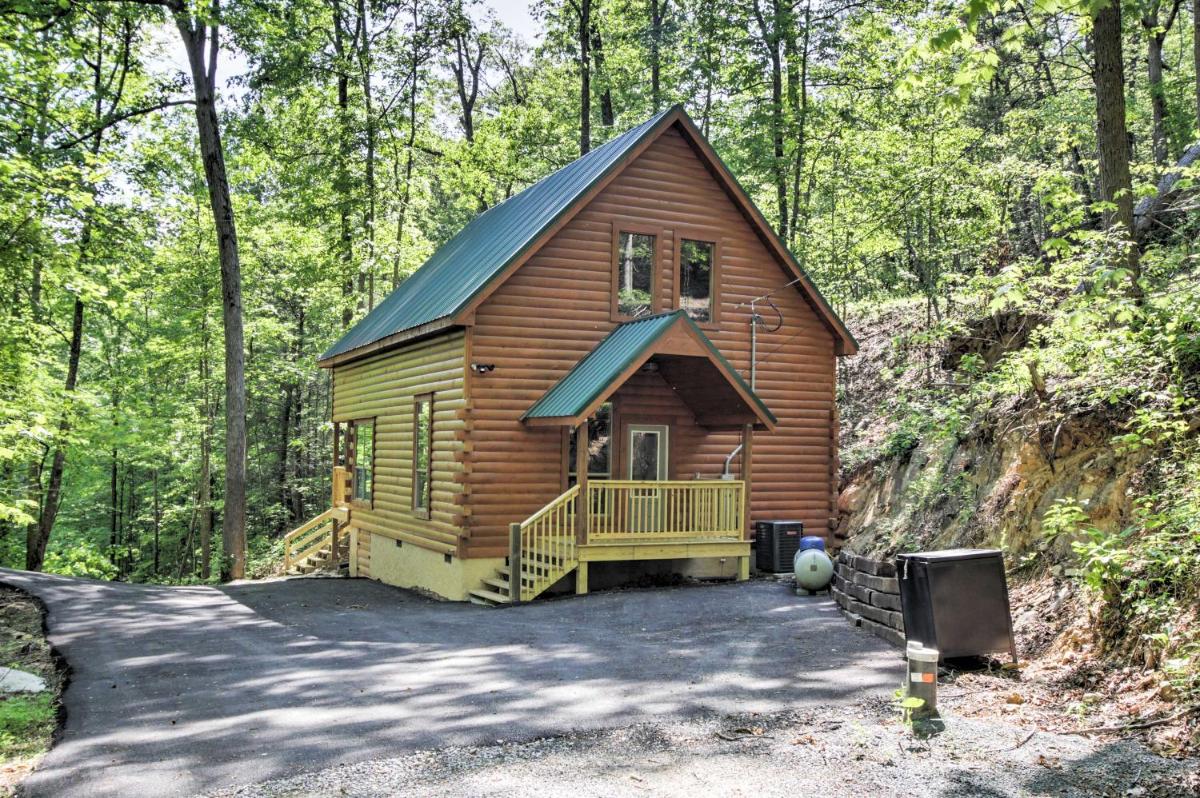Cabin with Hot Tub and Game Room 5 Mi to Gatlinburg! - image 2