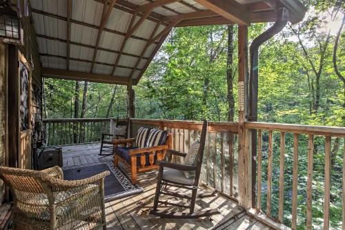 Private Getaway with Hot Tub 4 Mi to DTWN Gatlinburg - image 4