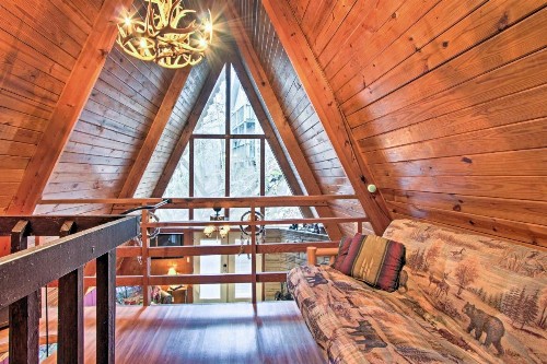 A-Frame Gatlinburg Cabin with Deck and Private Hot Tub