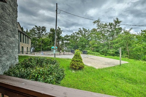 Chalet Village Upper Alpine Condo with Pool Access! - image 5