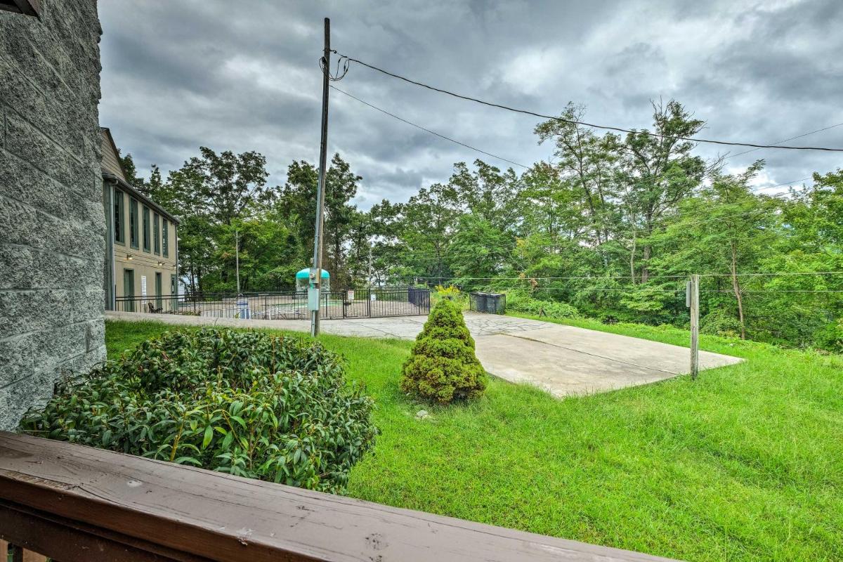 Chalet Village Upper Alpine Condo with Pool Access! - image 5