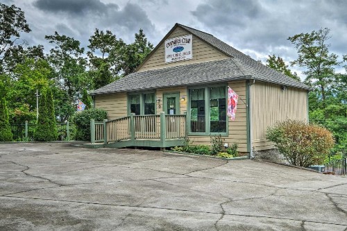 Chalet Village Upper Alpine Condo with Pool Access! - image 3