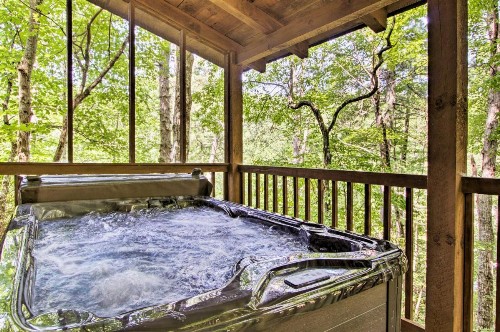 Secluded Forest Cabin - 4 Mi to Dwntwn Gatlinburg! - image 1