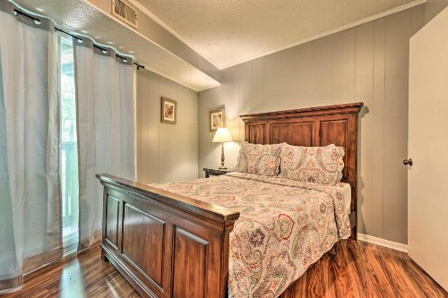 Gatlinburg House with Pool Table Hot Tub and Views! - image 10