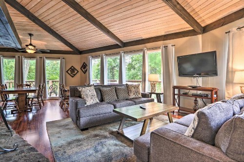 Gatlinburg House with Pool Table Hot Tub and Views! - image 1