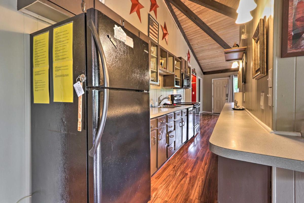 Gatlinburg House with Pool Table Hot Tub and Views! - image 4