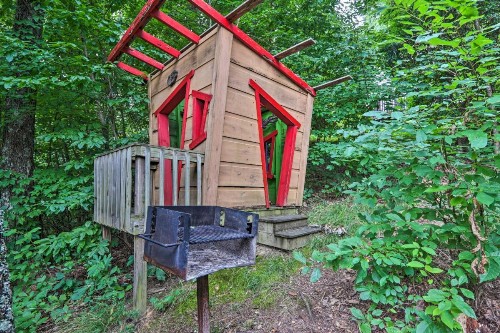 Gatlinburg House with Pool Table Hot Tub and Views! - image 7