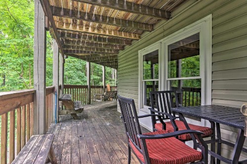 Gatlinburg House with Pool Table Hot Tub and Views! - image 8