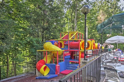 Sensational Gatlinburg Cabin with Hot Tub and Views! - image 3