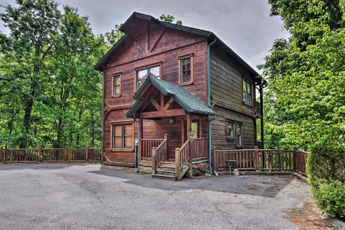 Mtn Cabin with Games and Community Pool 3 Mi to DTWN - image 7
