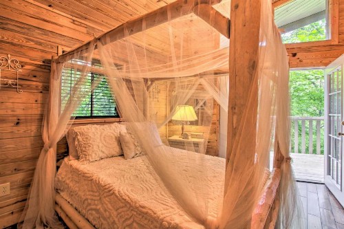 Chalet with Hot Tub and Rustic Charm 2 Mi to Downtown - image 10