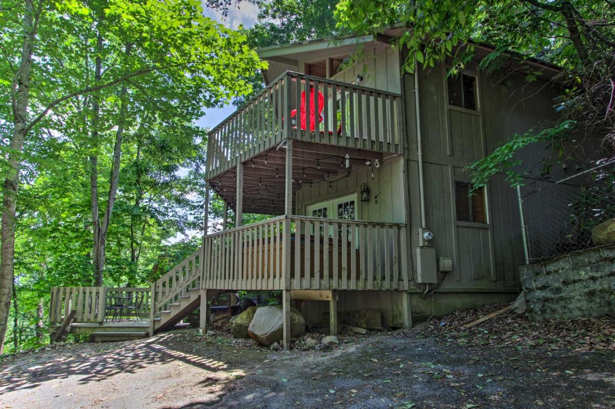 Chalet with Hot Tub and Rustic Charm 2 Mi to Downtown - image 5