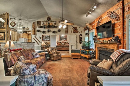 Eclectic Cabin with Hot Tub Less Than 1Mi to Ober Gatlinburg - image 10