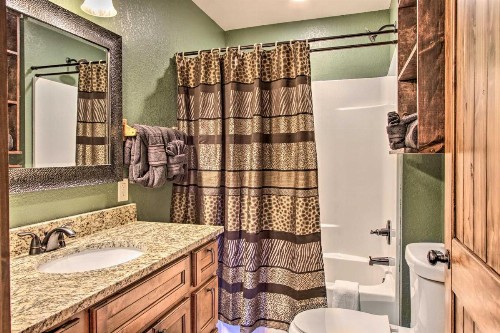 Stunning Mountain View Gatlinburg Cabin with Hot Tub - image 10