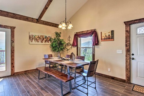 Stunning Mountain View Gatlinburg Cabin with Hot Tub - image 4