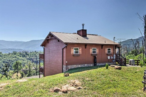 Stunning Mountain View Gatlinburg Cabin with Hot Tub - image 8
