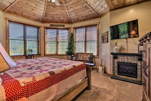 Majestic Mtn Getaway Game Room Decks and Hot Tub! - image 12