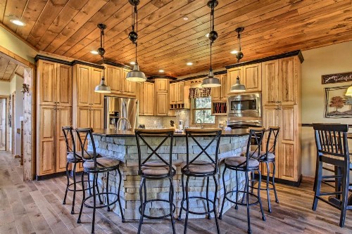 Majestic Mtn Getaway Game Room Decks and Hot Tub! - image 3