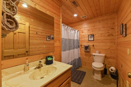 SmokyStays 9 Bedroom Cabin - image 6