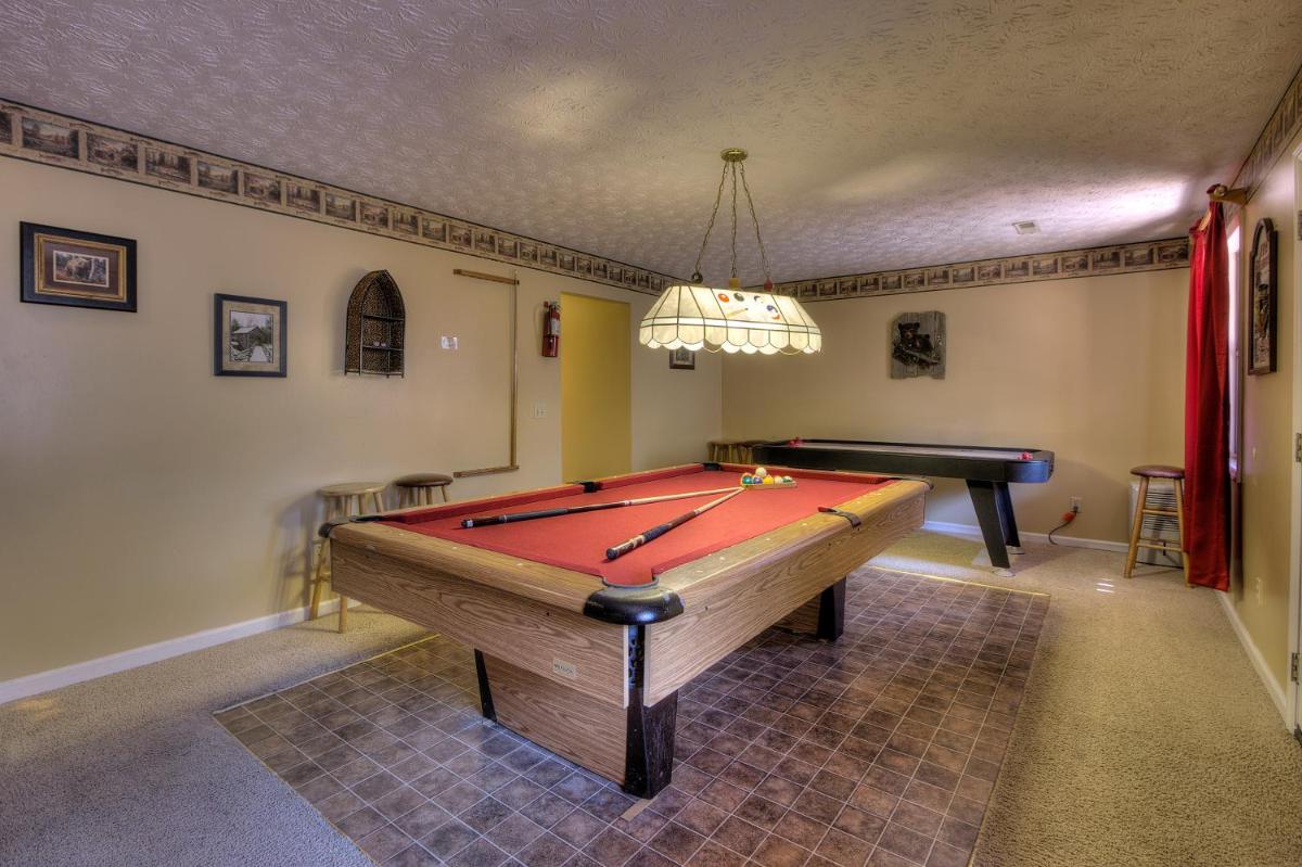 Bear Run Getaway #1136 by Aunt Bug's Cabin Rentals - main image