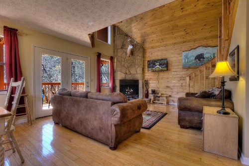 Bear Run Getaway #1136 by Aunt Bug's Cabin Rentals - image 2