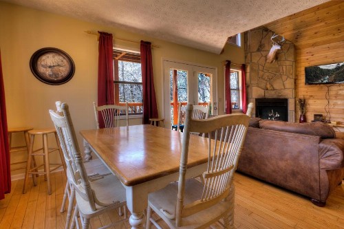 Bear Run Getaway #1136 by Aunt Bug's Cabin Rentals - image 5