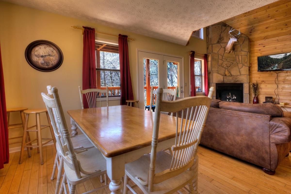 Bear Run Getaway #1136 by Aunt Bug's Cabin Rentals - image 5