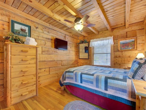 Amazing Memories 1 Bedroom Pool Access Hot Tub Pool Table Sleeps 6 - image 10