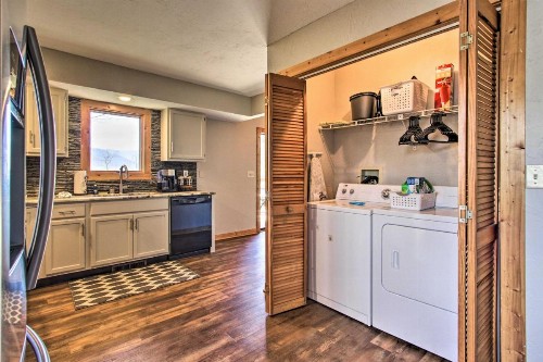 Luxury Cabin with Sweeping Smoky Mountain Views! - image 5
