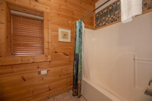 Log Inn Family Cabin - image 12