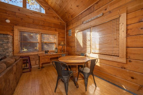 Log Inn Family Cabin - image 22
