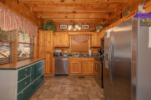 Log Inn Family Cabin - image 27