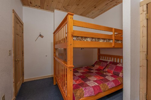 Log Inn Family Cabin - image 3