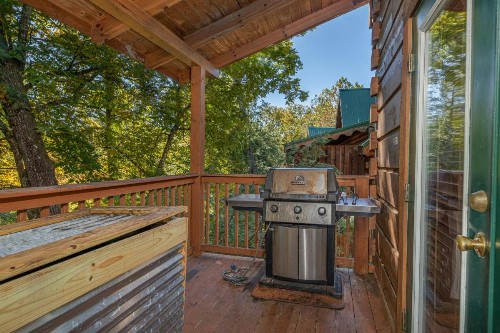 Log Inn Family Cabin - image 38