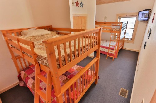 Log Inn Family Cabin - image 41