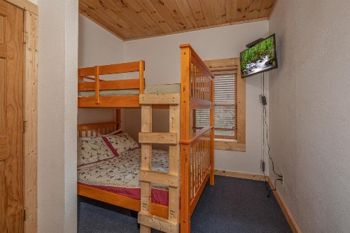 Log Inn Family Cabin - image 42