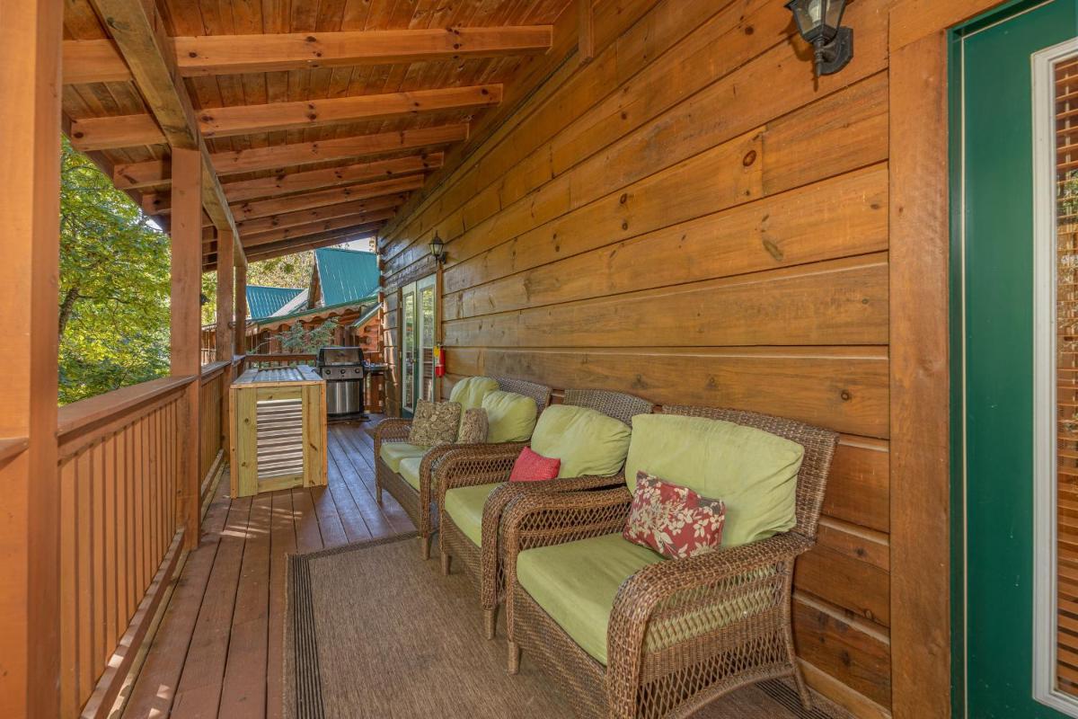 Log Inn Family Cabin - image 6