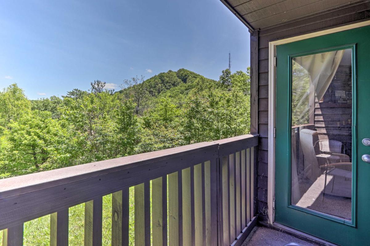 Condo with Pool and Grill Access 4 Mi to Gatlinburg - image 3